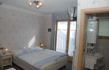 Hotel La *
