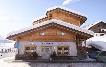 Hotel La *