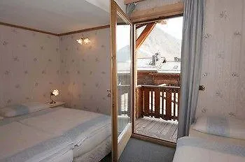 La Hotel *